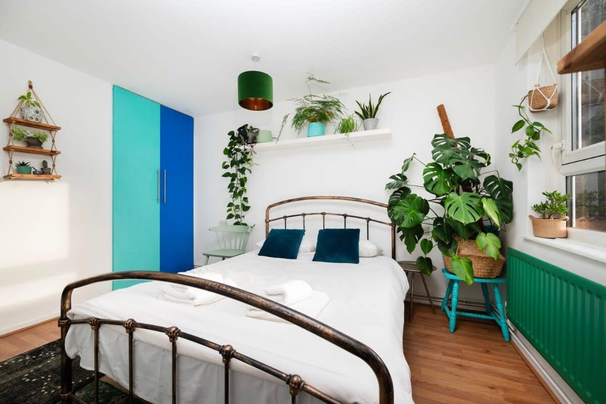 Cozy 1-bedroom Oasis With Balcony In London's Heart Londres